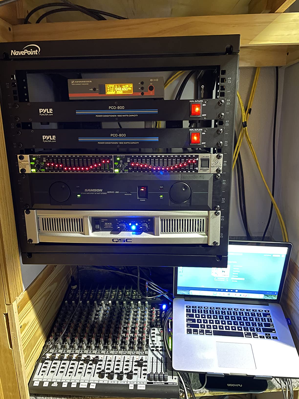 NavePoint 9U Open-Frame Server Rack for 19