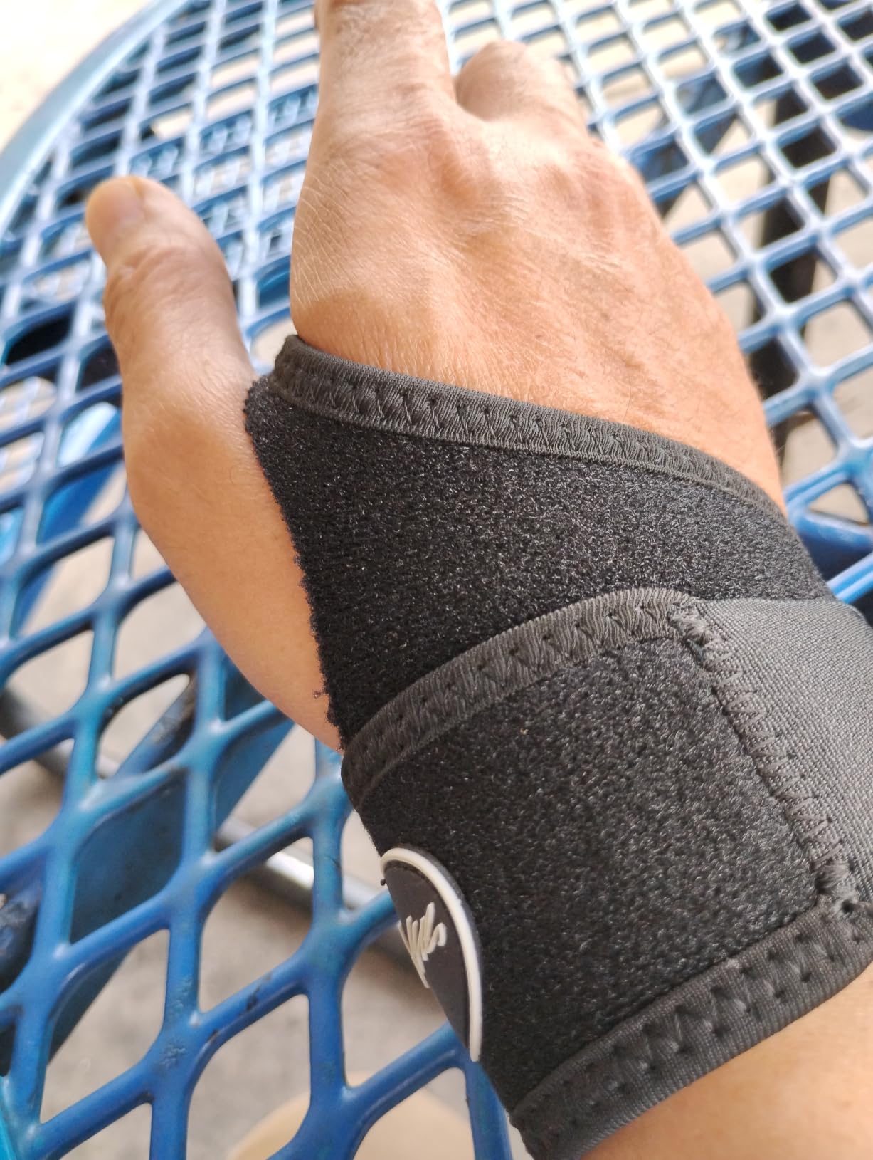 Doctor Developed Wrist Brace, Wrist Wraps for Carpal Tunnel Arthritis, Tendonitis, Hand Support, Ideal for Fitness, Weightlifting - Handbook Included (Wrist Brace 1 Pack) customer photo 1