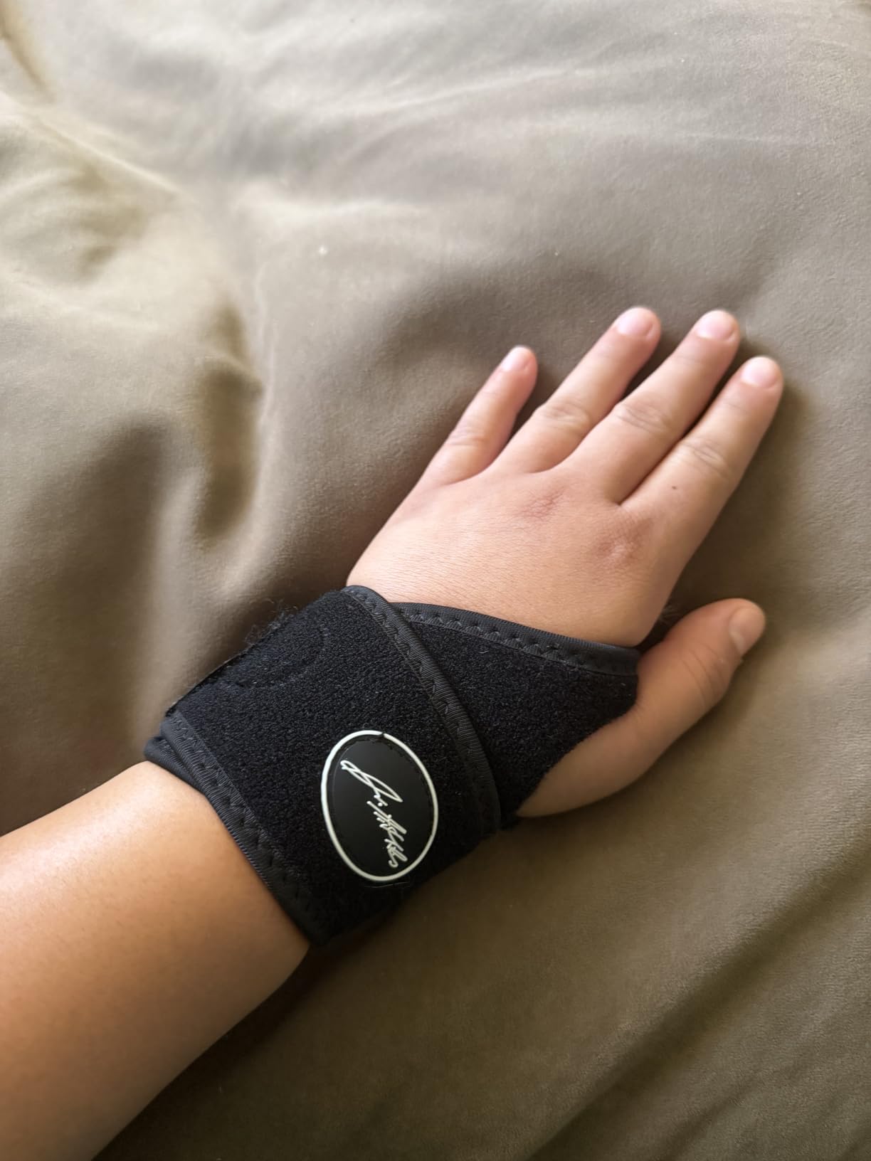 Doctor Developed Wrist Brace, Wrist Wraps for Carpal Tunnel Arthritis, Tendonitis, Hand Support, Ideal for Fitness, Weightlifting - Handbook Included (Wrist Brace 1 Pack) customer photo 2