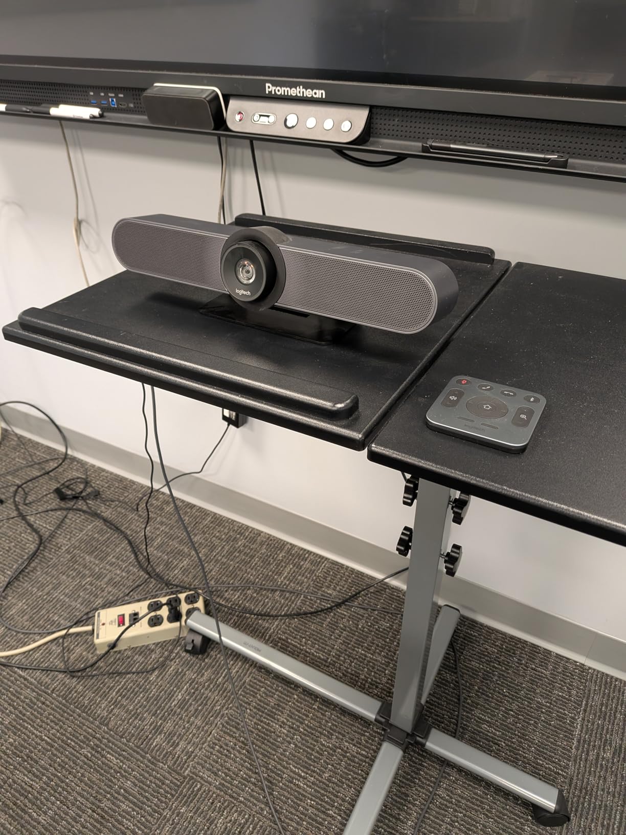 Logitech MeetUp Video Conferencing System 4K 3 Microphones - Black customer photo 1