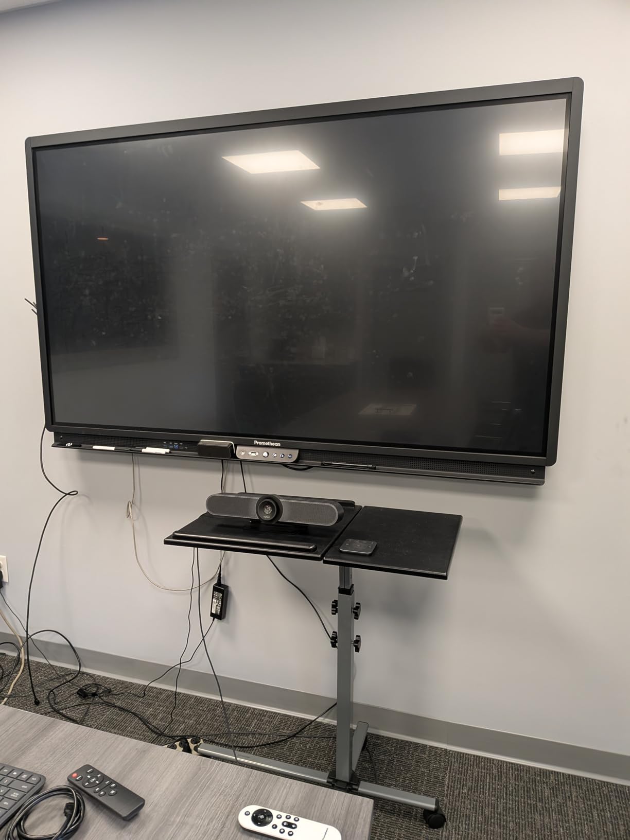 Logitech MeetUp Video Conferencing System 4K 3 Microphones - Black customer photo 2