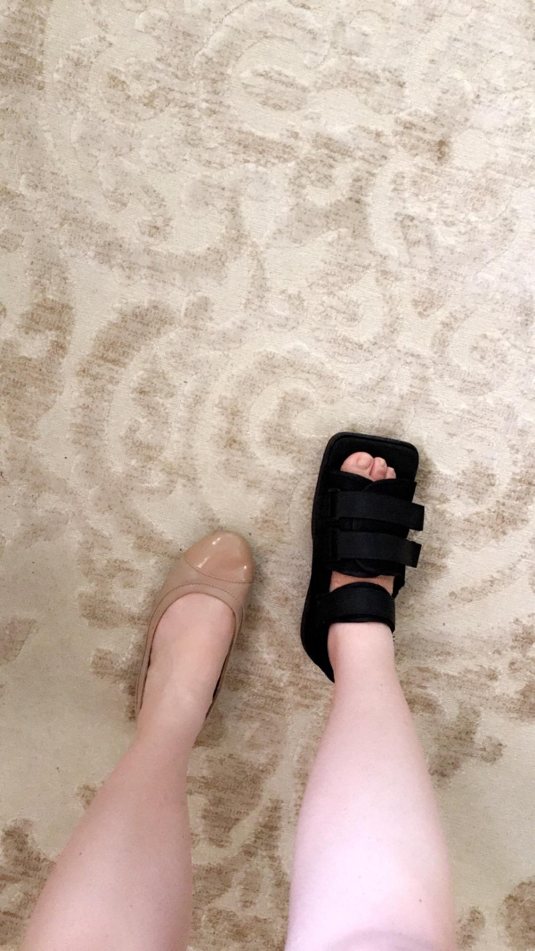 MARS WELLNESS Premium Post Op Broken Toe/Foot Fracture Square Toe Walking Shoe - Womens (Medium (Pack of 1)) customer photo 1
