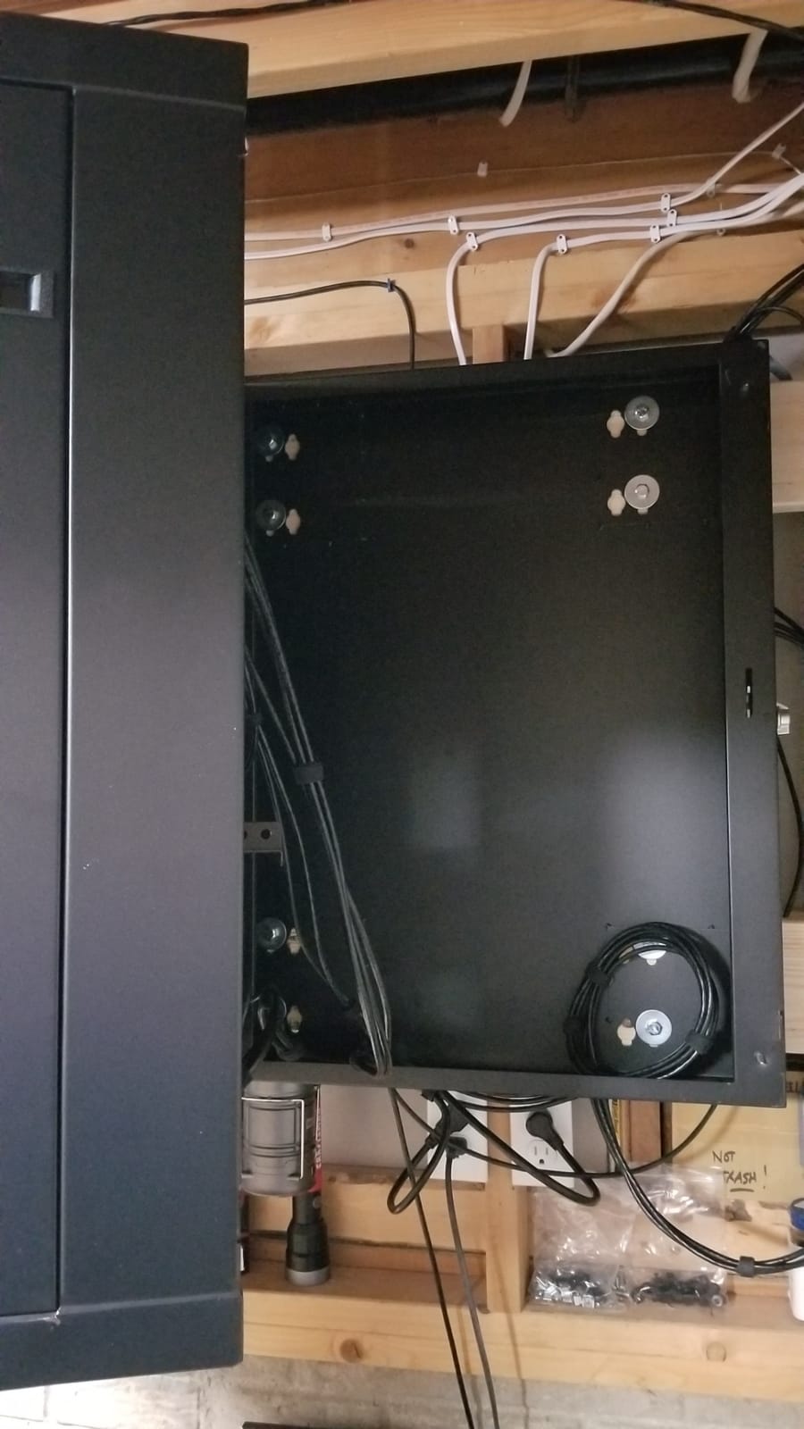 StarTech 12U Wall-Mount Cabinet, 19in, 4-Post, 16in Deep, 198lb (RK12WALHM) customer photo 2