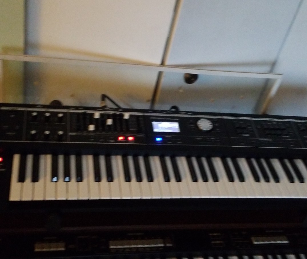 Roland VR-09-B 'V-Combo' | Travel-Ready 61-Note Keyboard with All the Sounds You Need customer photo 2
