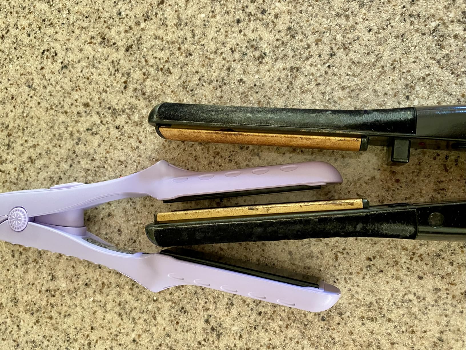 LOVANI Mini Flat Iron 0.5 inch, Dual Voltage Travel Hair Straightener for Short to Medium Hair & Bangs, Small Size Ceramic Tourmaline 3D Floating Plates, Heat‑Resistant Pouch Included customer photo 1