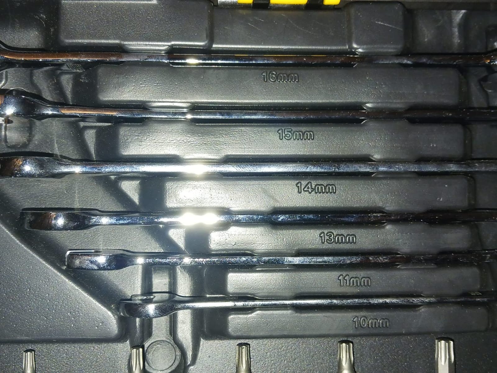 DEWALT Mechanic Tool Set, 247-Piece, 1/4 in., 3/8 in. and 1/2 in. Drive, SAE, Ratchets, Sockets, Hex Keys, Combination Wrenches, Polish Chrome Finish (DWMT81535) customer photo 1