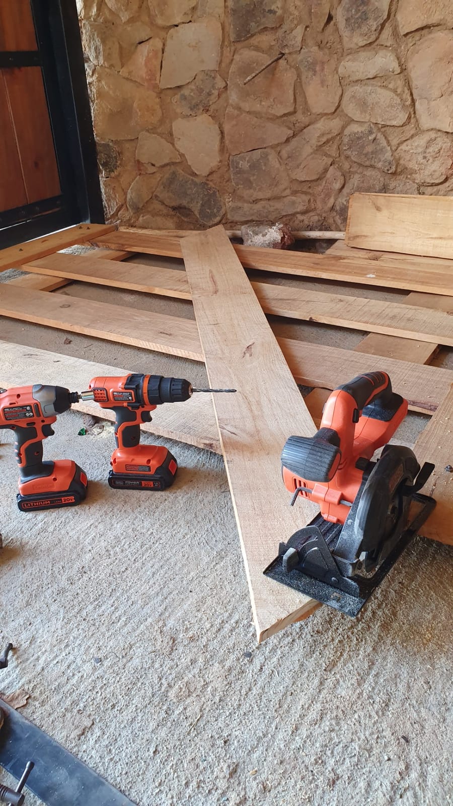 BLACK+DECKER 20V MAX POWERCONNECT 5-1/2 in. Cordless Circular Saw with Battery and Charger (BDCCS20C) customer photo 2