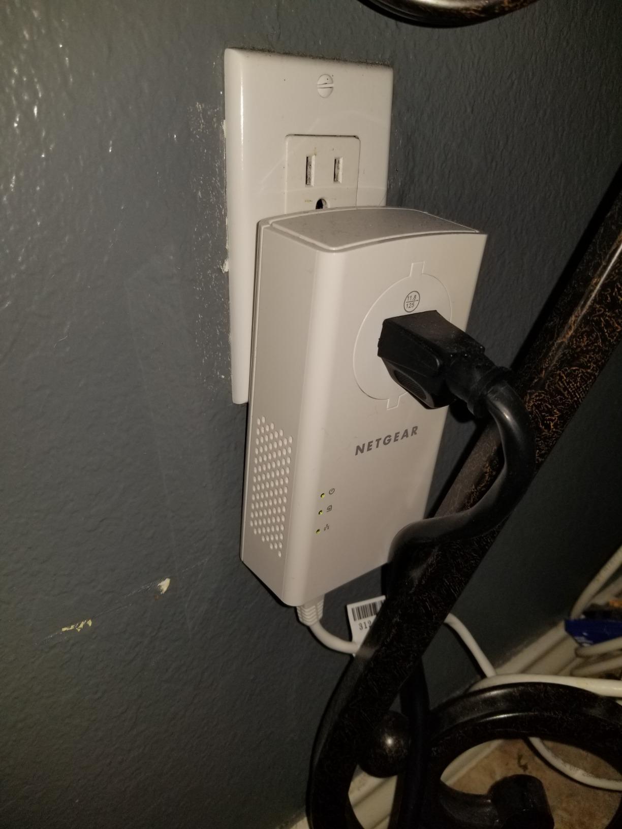 NETGEAR Powerline Ethernet Adapter Kit PLP2000, 2 Pack, 2000 Mbps customer photo 1