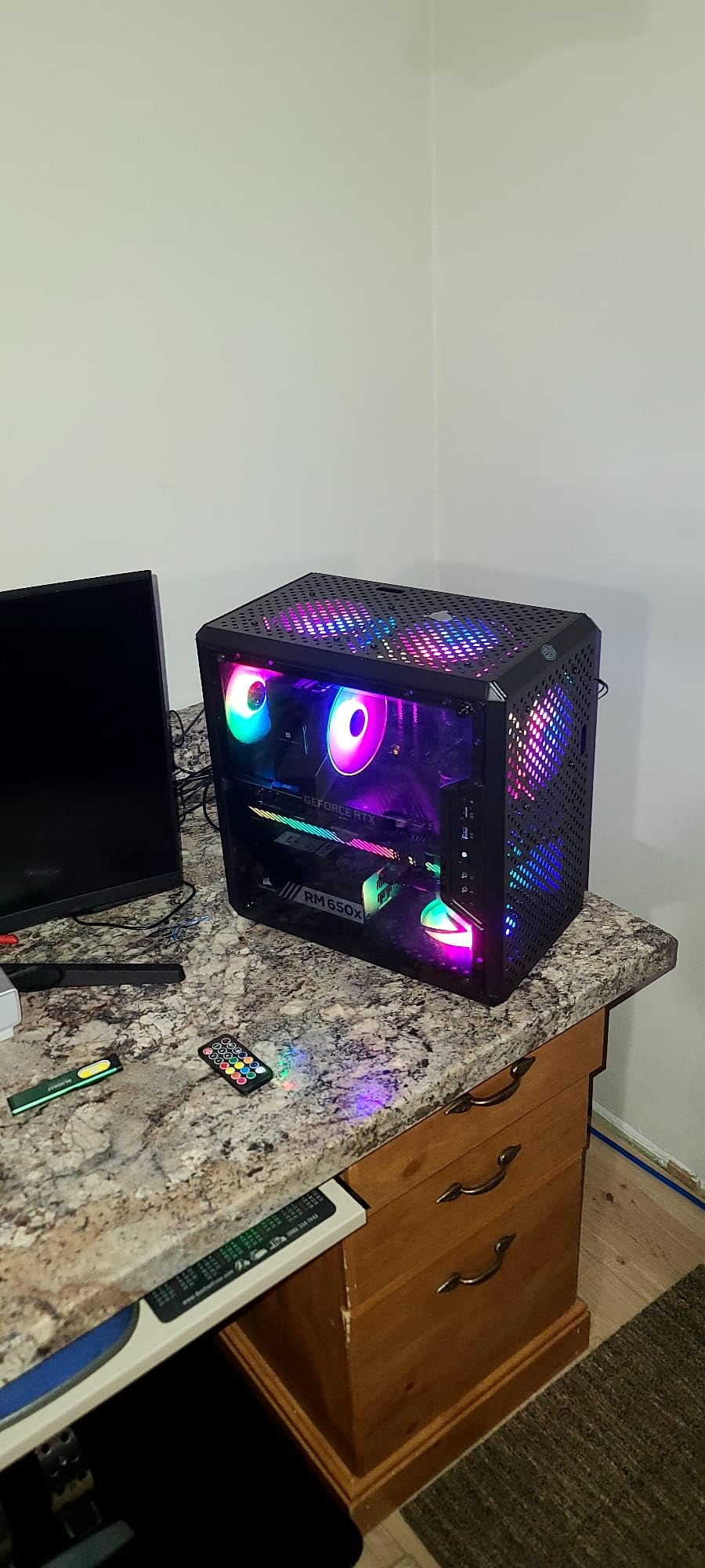 Cooler Master Q300L V1 Micro-ATX PC Case, High Airflow, Transparent Panel customer photo 2