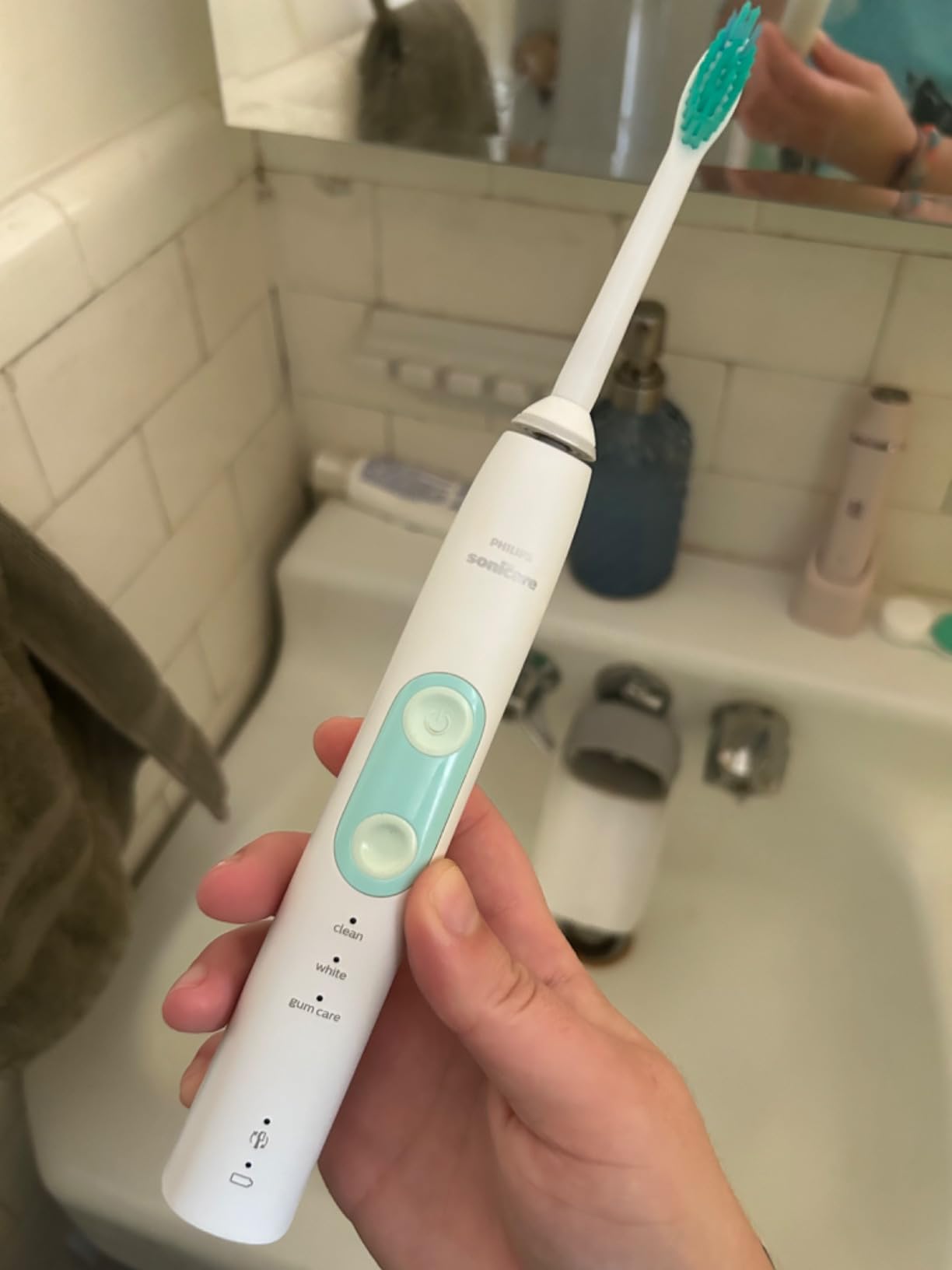 Philips Sonicare 5100 Rechargeable Electric Toothbrush, 1 Brush Head, White customer photo 1