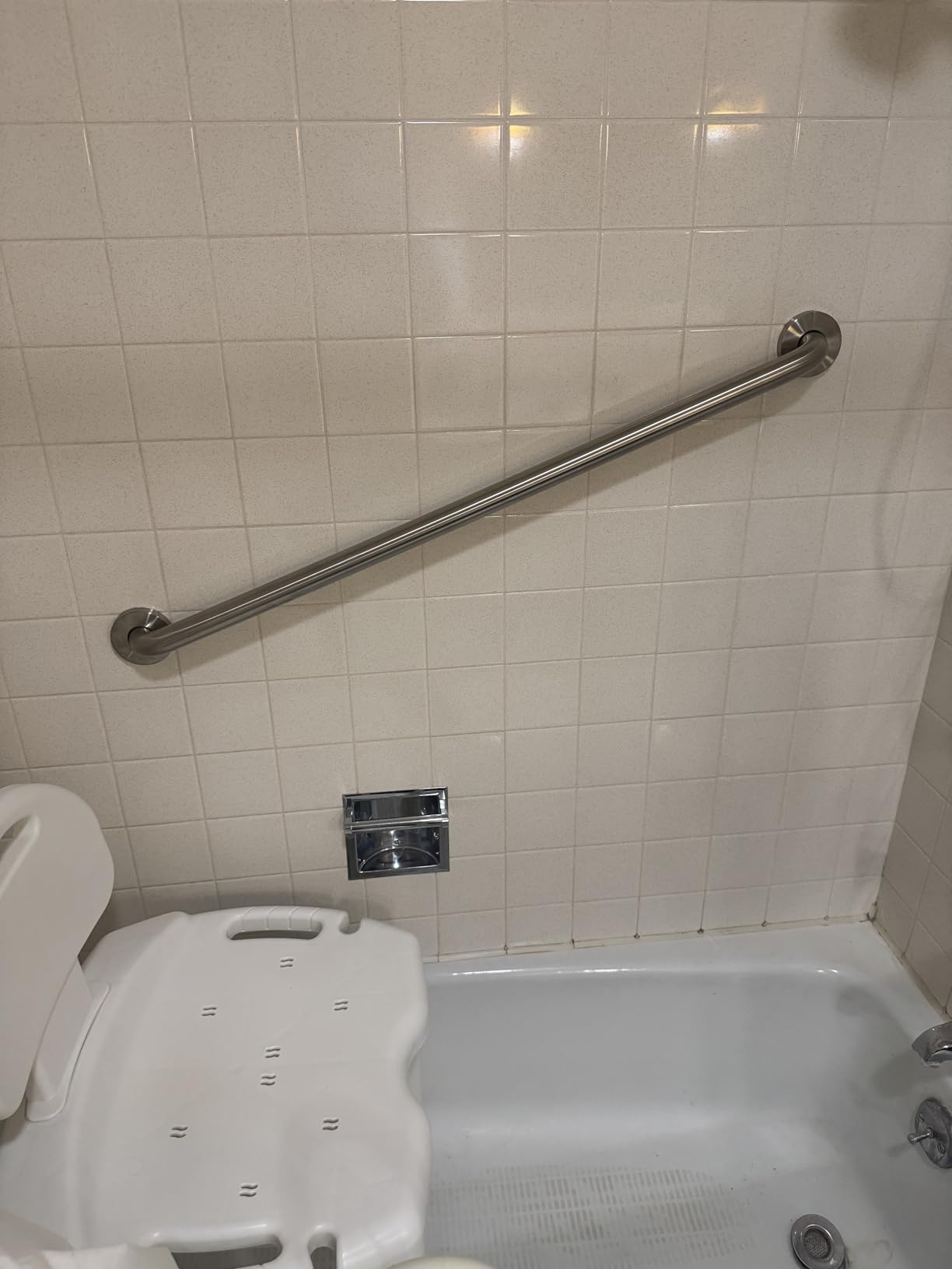 Amazon Basics Bathroom Safety Grab Bar, 18 Inch Length, 1.5 Inch Diameter, Handicap Handle, Bathtub and Shower Fall Prevention, Holds up to 500LBs, ADA Compliant, Brushed Stainless Steel customer photo 2
