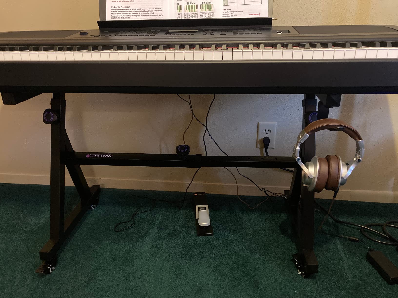 Liquid Stands Keyboard Stand w/ Wheels - Black Z Style Adjustable & Portable Professional Heavy Duty Digital Piano Stand - Fits 54-88 Key Electric Pianos customer photo 1