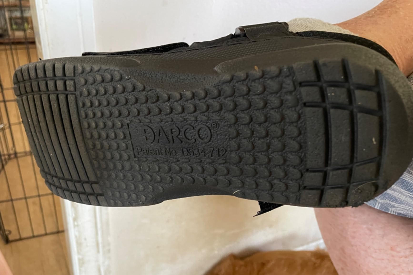 Darco 76656 Med-Surg Shoe, Post op Shoes for Broken Toe, Medical Walking Shoes, Cast Foot Brace for Foot Surgery Operation, Women's, Large customer photo 1