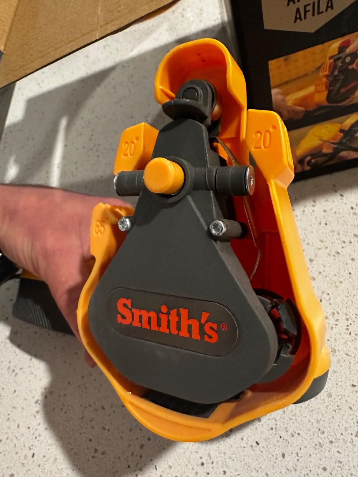Smith’s 50933 Knife & Scissor Electric Belt Sharpener – Fine, Medium, & Coarse Belts – Straight Edge Blades – Handheld Sharpening – Workshop & Tool Sharpener customer photo 1