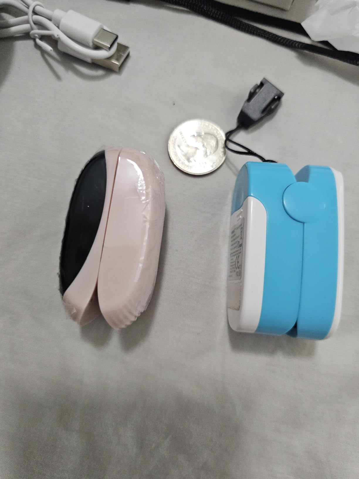 CONTEC Pulse Oximeter, SpO2 & PR Value Blood Oxygen Monitor w/Lanyard | CMS50M LED Fingertip Pulse Oximeter, SpO2, PR & Blood Oxygen Saturation Monitor for Home, Sports & Travel White & Light Blue customer photo 2