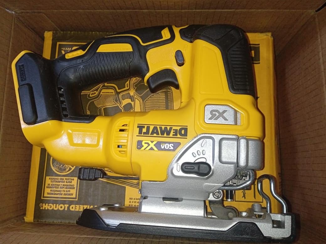 DEWALT 20V MAX XR Jig Saw, 3,200 Blade Speed, Cordless, Brushless Motor, LED Light, Bare Tool Only (DCS334B) customer photo 2