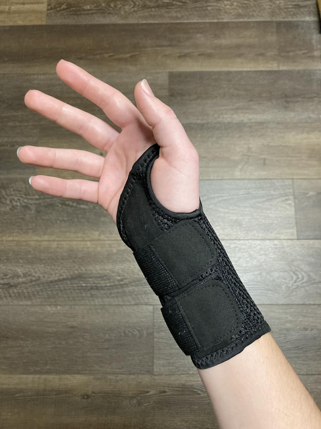 Copper Compression Advanced Wrist Brace - Copper Infused Adjustable Orthopedic Support Splint for Pain, Carpal Tunnel, Arthritis, Tennis Elbow, Tendinitis, RSI, Ganglion Cyst for Men Women Right S/M customer photo 1