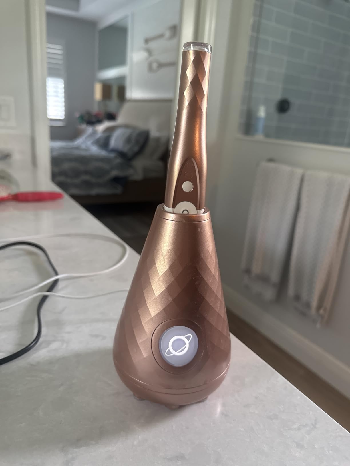 Tao Clean UV Sanitizing Sonic Toothbrush and Cleaning Station, Electric Toothbrush, Dual Speed Setting, Rose Gold customer photo 1
