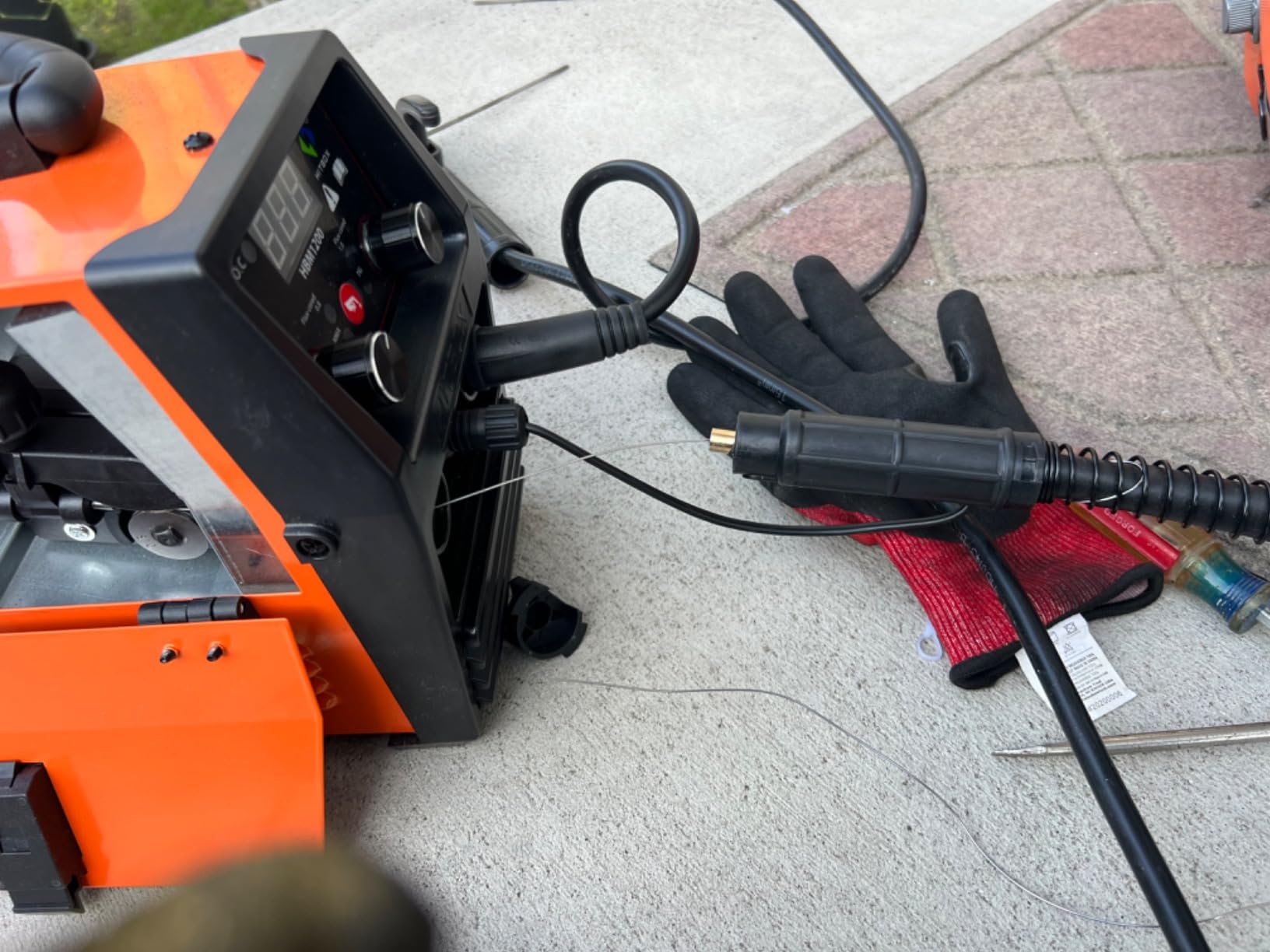 HITBOX 140A MIG Welder Gasless, 110V/220V Dual Voltage Flux Core Welder Flux MIG/Lift TIG/Stick 3 In 1 customer photo 1