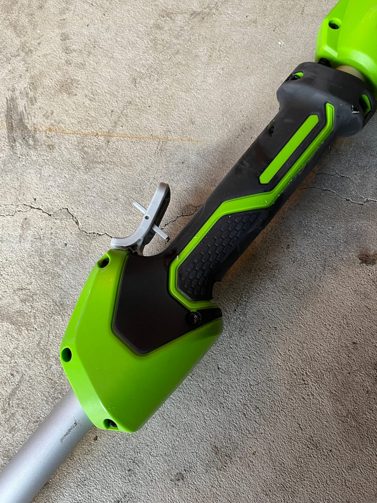 Greenworks 40V 8 inch Cordless Pole Saw Battery and Charger Not Included, PS40B00 customer photo 1