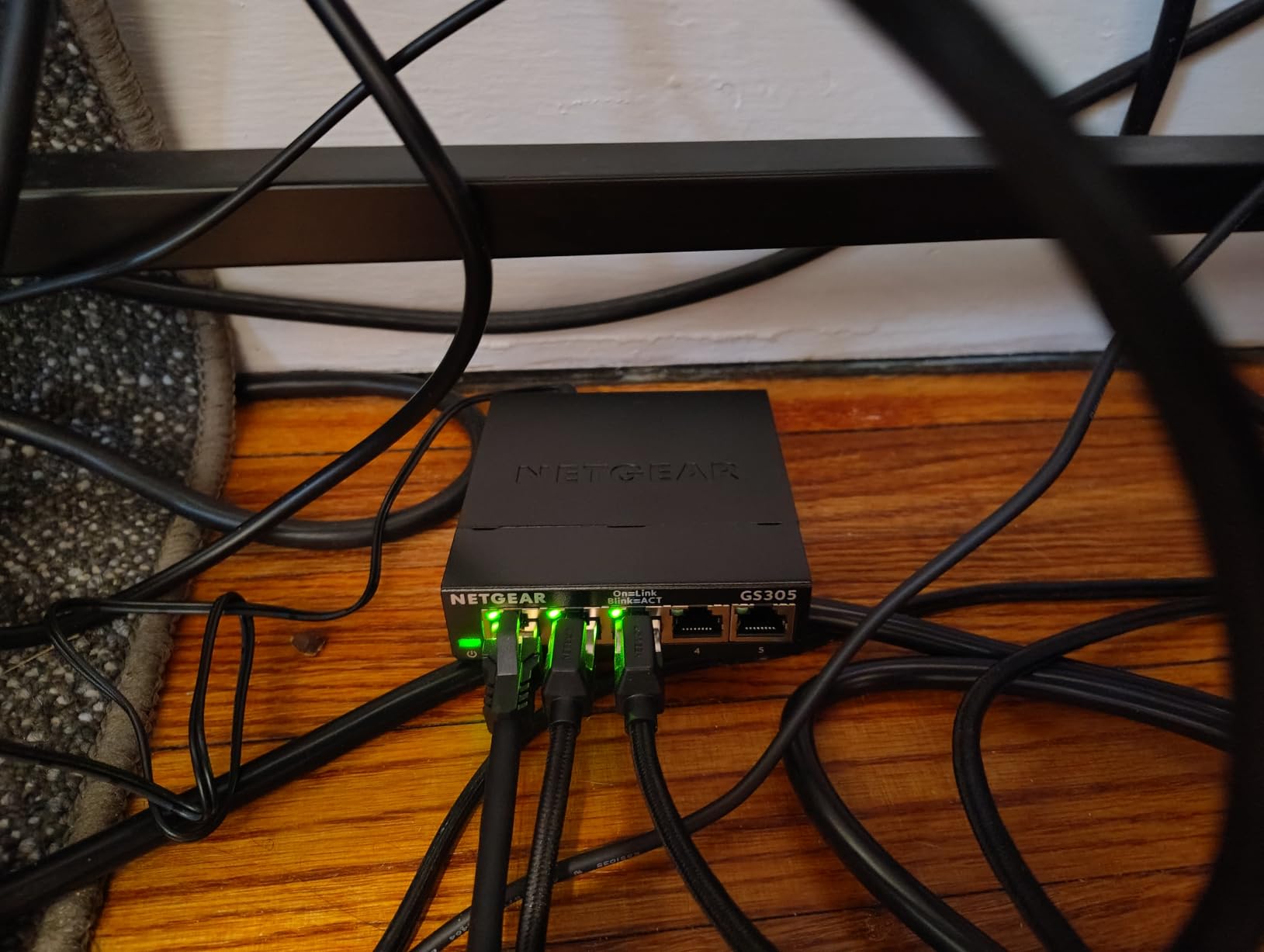 NETGEAR 8-Port Gigabit Ethernet Unmanaged Network Switch (GS308) customer photo 1