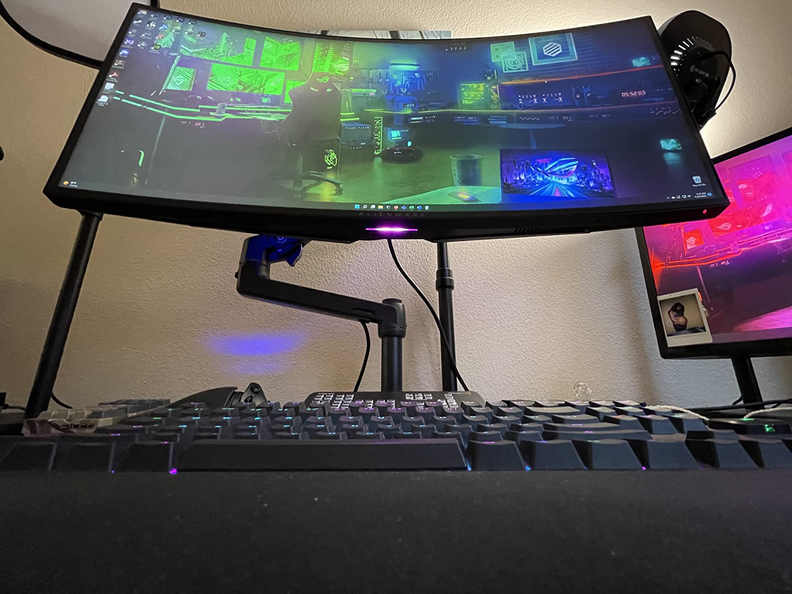 Ergotron LX Monitor Arm, Single Monitor Desk Mount - fits Flat Curved Ultrawide Computer Monitors up to 34 Inches, 7 to 25 lbs, VESA 75x75mm or 100x100mm - Matte Black customer photo 1