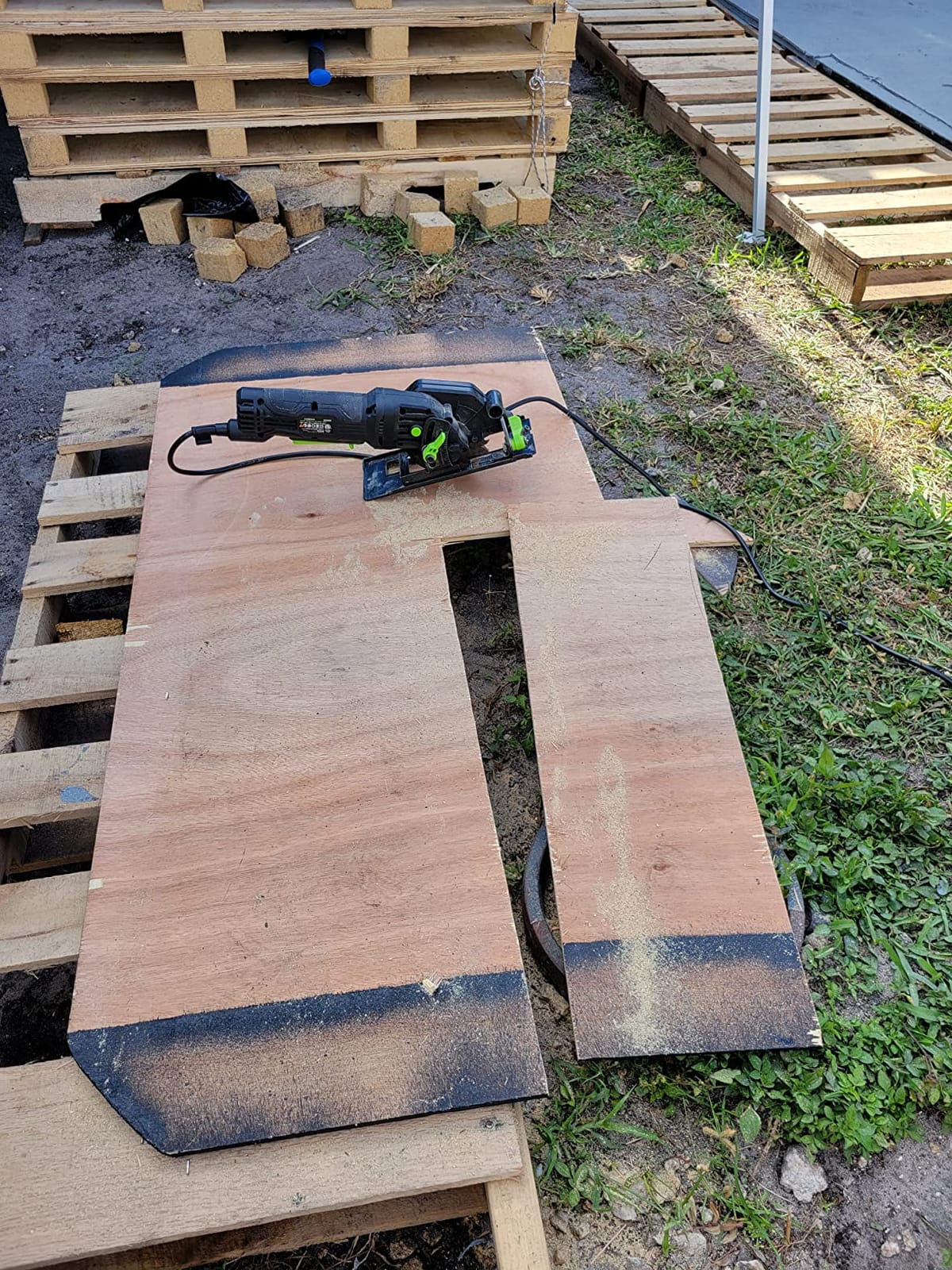 Genesis Mini Circular Saw 4.0 Amp 4-1/2