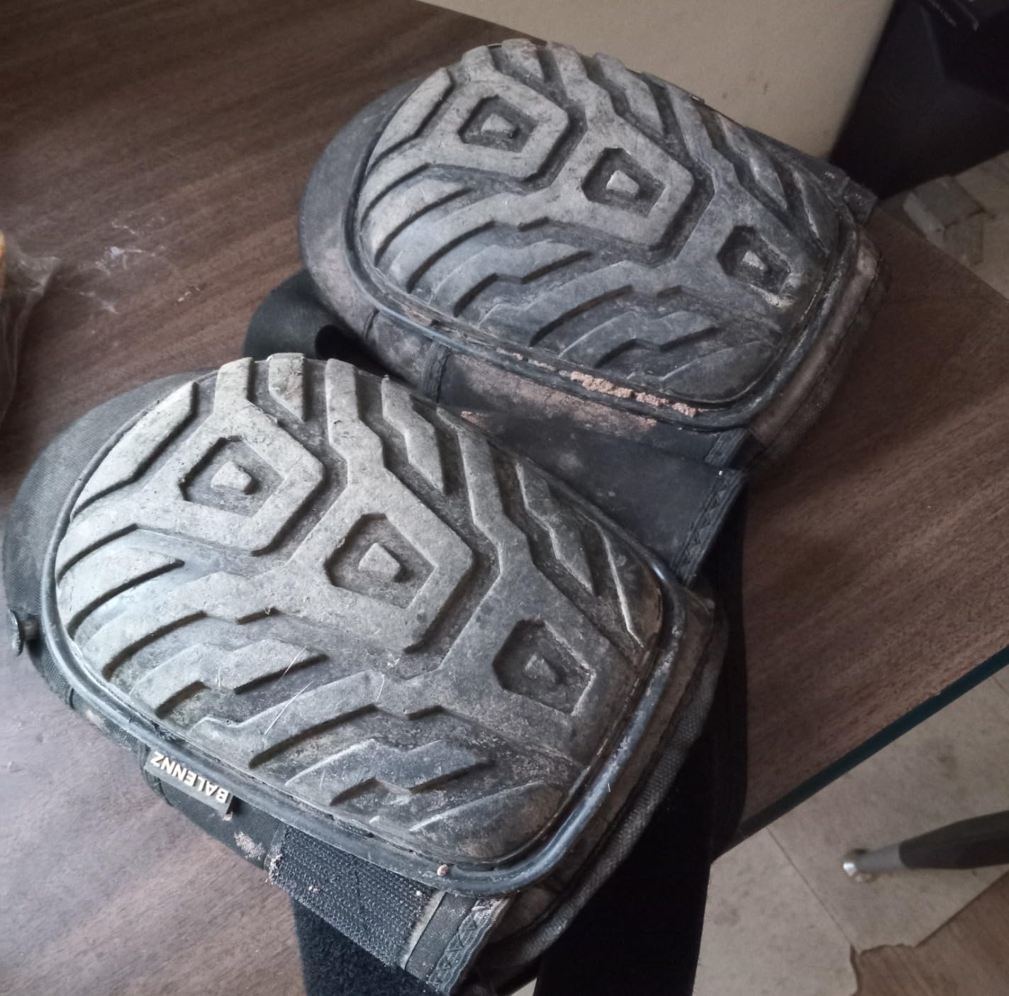 BALENNZ Professional Knee Pads for Work - Heavy Duty Foam Padding Gel Construction Knee Pads with Strong Double Straps – Comfortable Knee Protection for Indoor and Outdoor Use (Knee High) customer photo 1