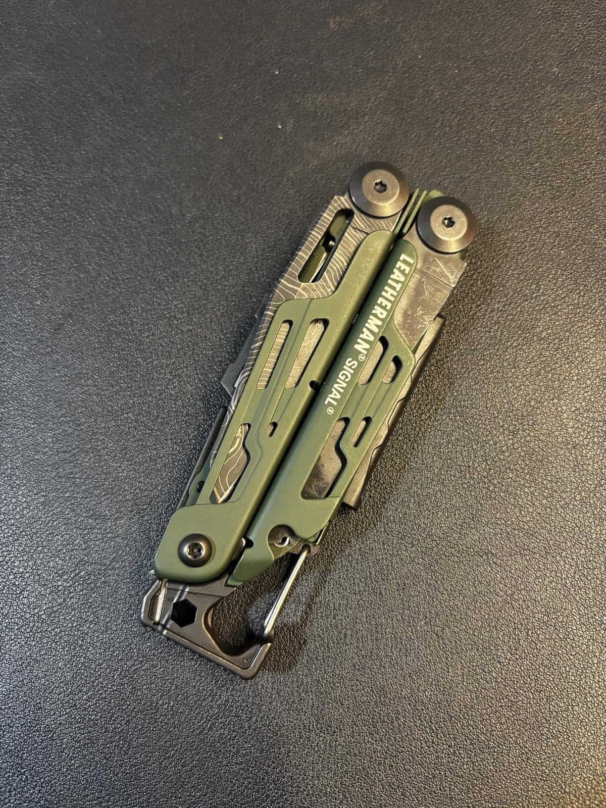 LEATHERMAN Signal 19-in-1 Multi-Tool, Coyote Tan customer photo 1