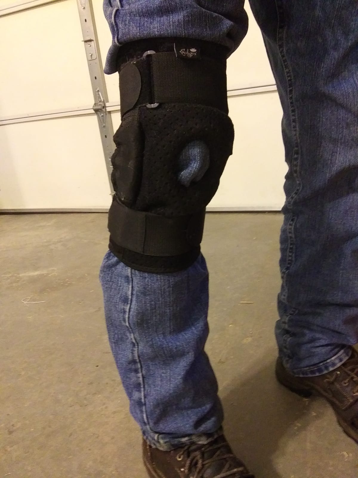 Bodyprox Hinged Knee Brace for Men and Women, Knee Support for Swollen ACL, Tendon, Ligament and Meniscus Injuries customer photo 1