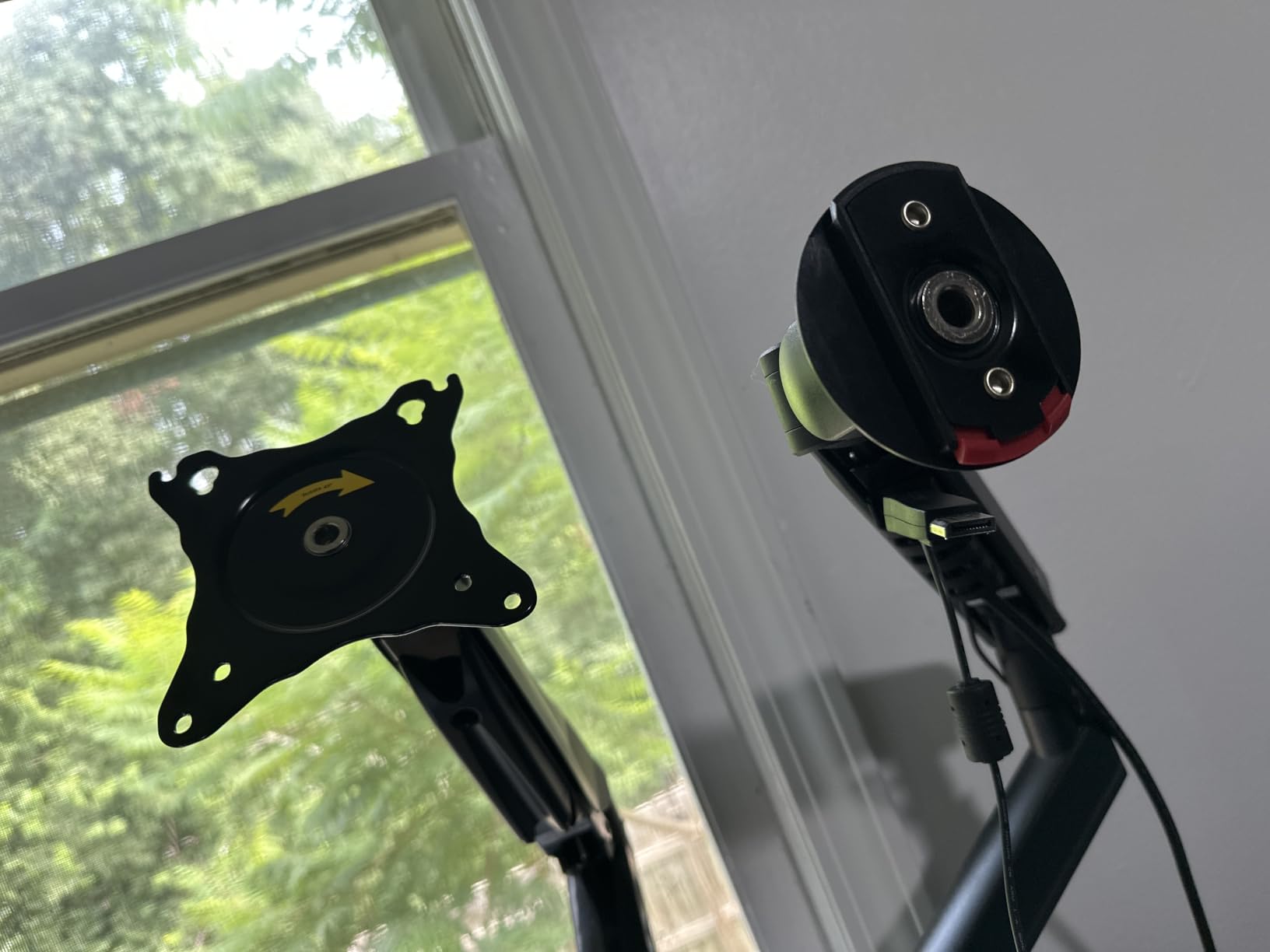 HUANUO FlowLift Single Monitor Mount, 13 to 32 Inch Monitor Arm, Adjustable Monitor Stand, Vesa Mount with Clamp and Grommet Base - Fits 4.4 to 19.8lbs LCD Computer Monitors customer photo 1