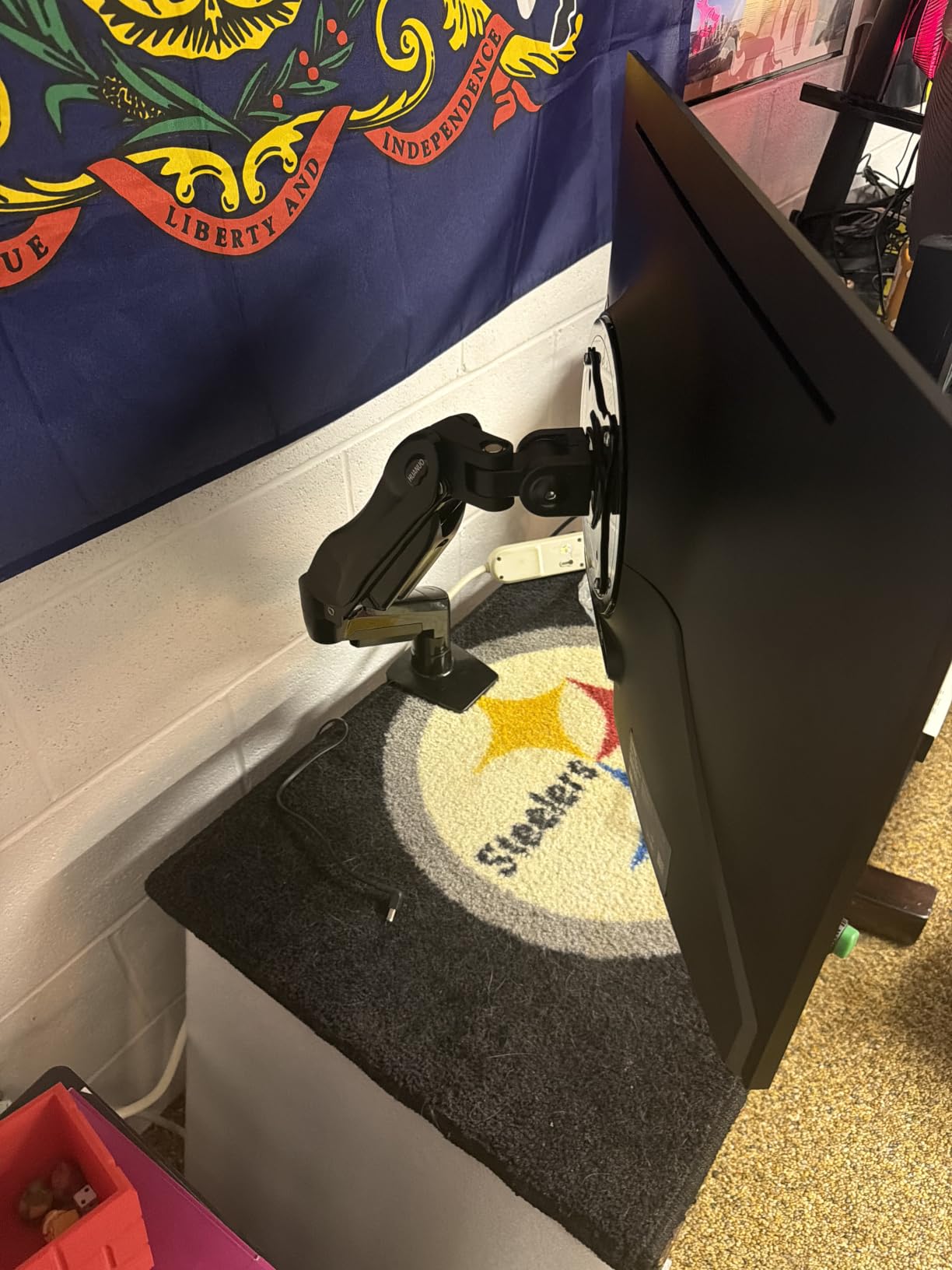 HUANUO FlowLift Single Monitor Mount, 13 to 32 Inch Monitor Arm, Adjustable Monitor Stand, Vesa Mount with Clamp and Grommet Base - Fits 4.4 to 19.8lbs LCD Computer Monitors customer photo 2