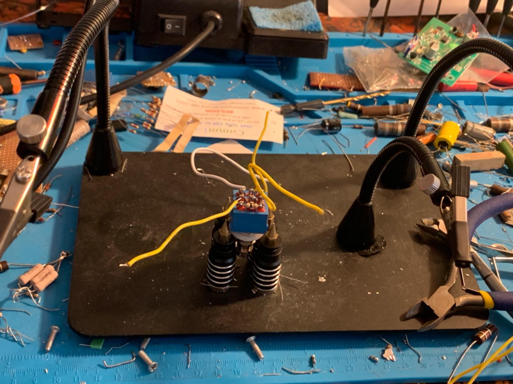 Magnetic Helping Hand, Soldering Helping Hands, 4 PCB Pillars Circuit Board Holder with Flexible Metal Arms Heavy Duty Base Electronic Repair Tool customer photo 2
