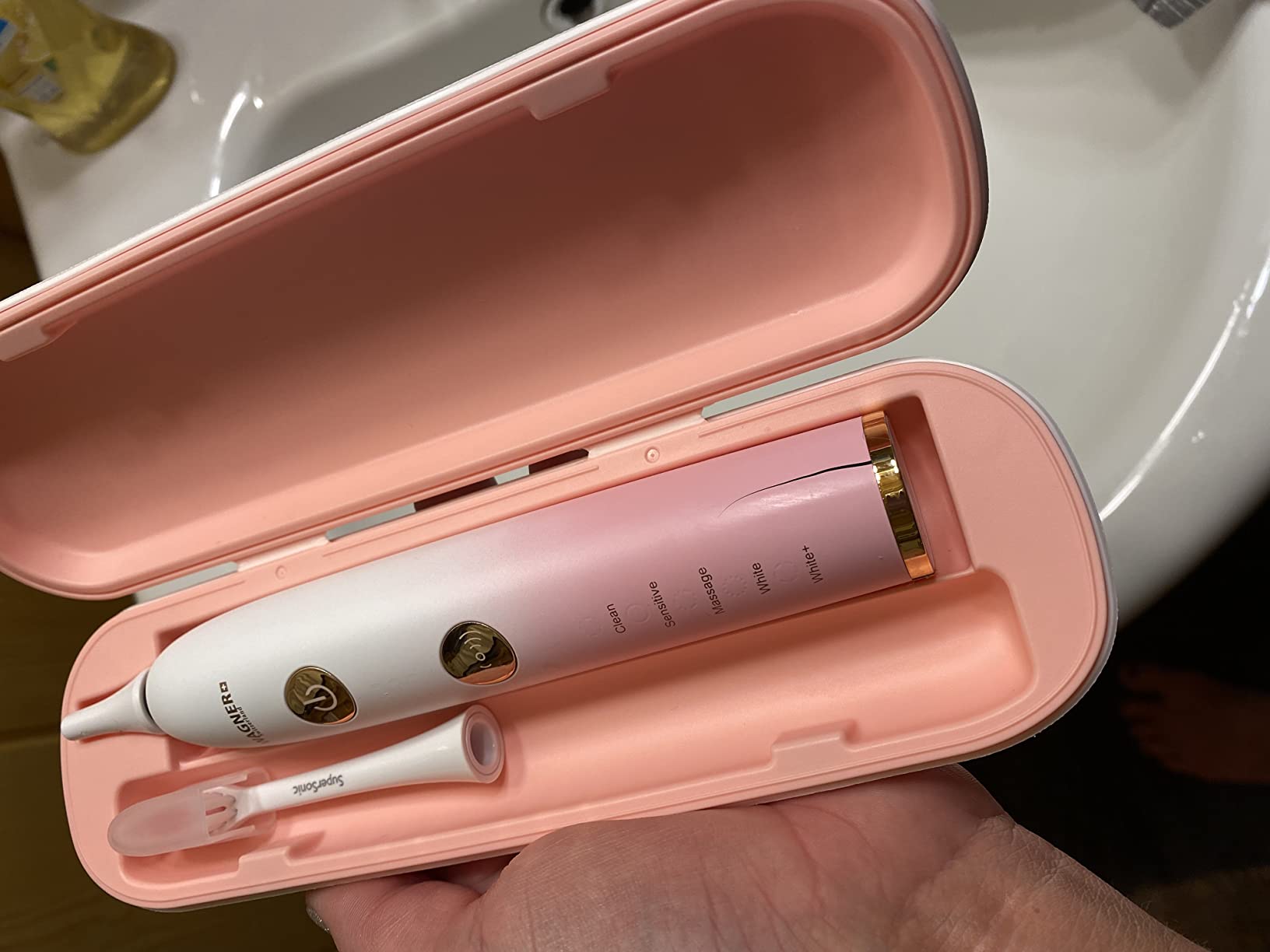 Wagner Stern WHITEN+ Electric Toothbrush, 48,000 VPM, Pressure Sensor, 5 Modes, 8 Brush Heads, Travel Case customer photo 1