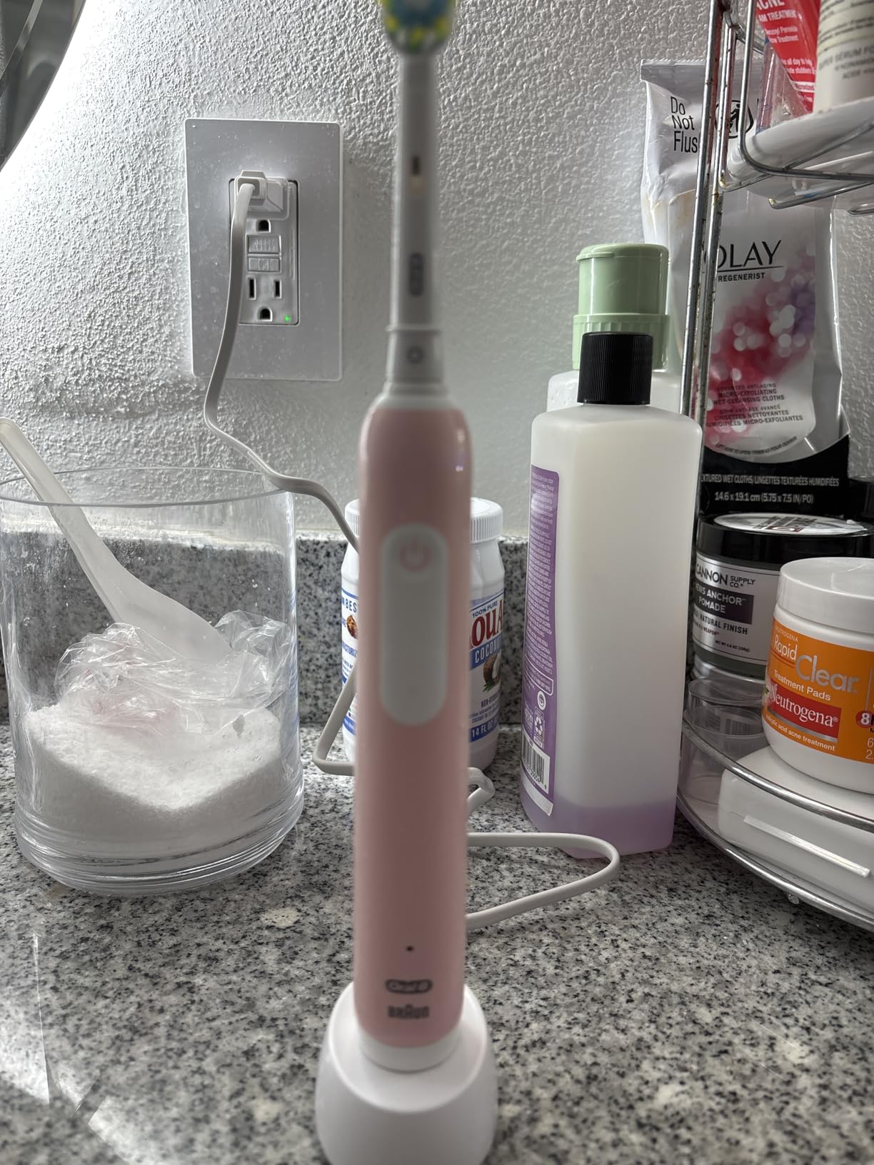 Oral-B Pro 1000 Rechargeable Electric Toothbrush, Pink customer photo 1