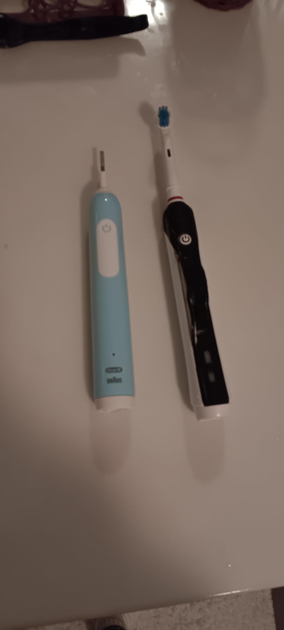 Oral-B Pro 1000 CrossAction Electric Toothbrush, Green customer photo 1