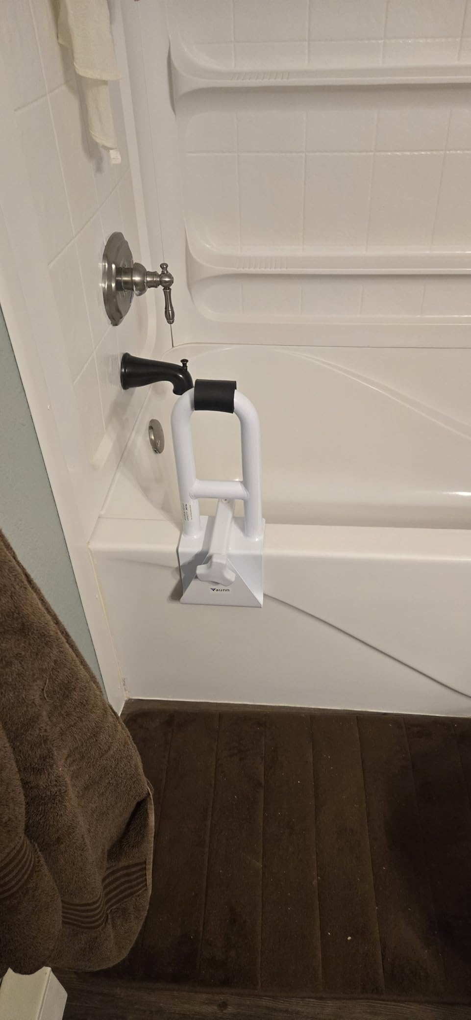 Vaunn Medical Secure Bathtub Safety Rail, Shower Grab Bar Handle for Elderly and Disabled, Secure Locking Tub Clamp, 300 lbs customer photo 2