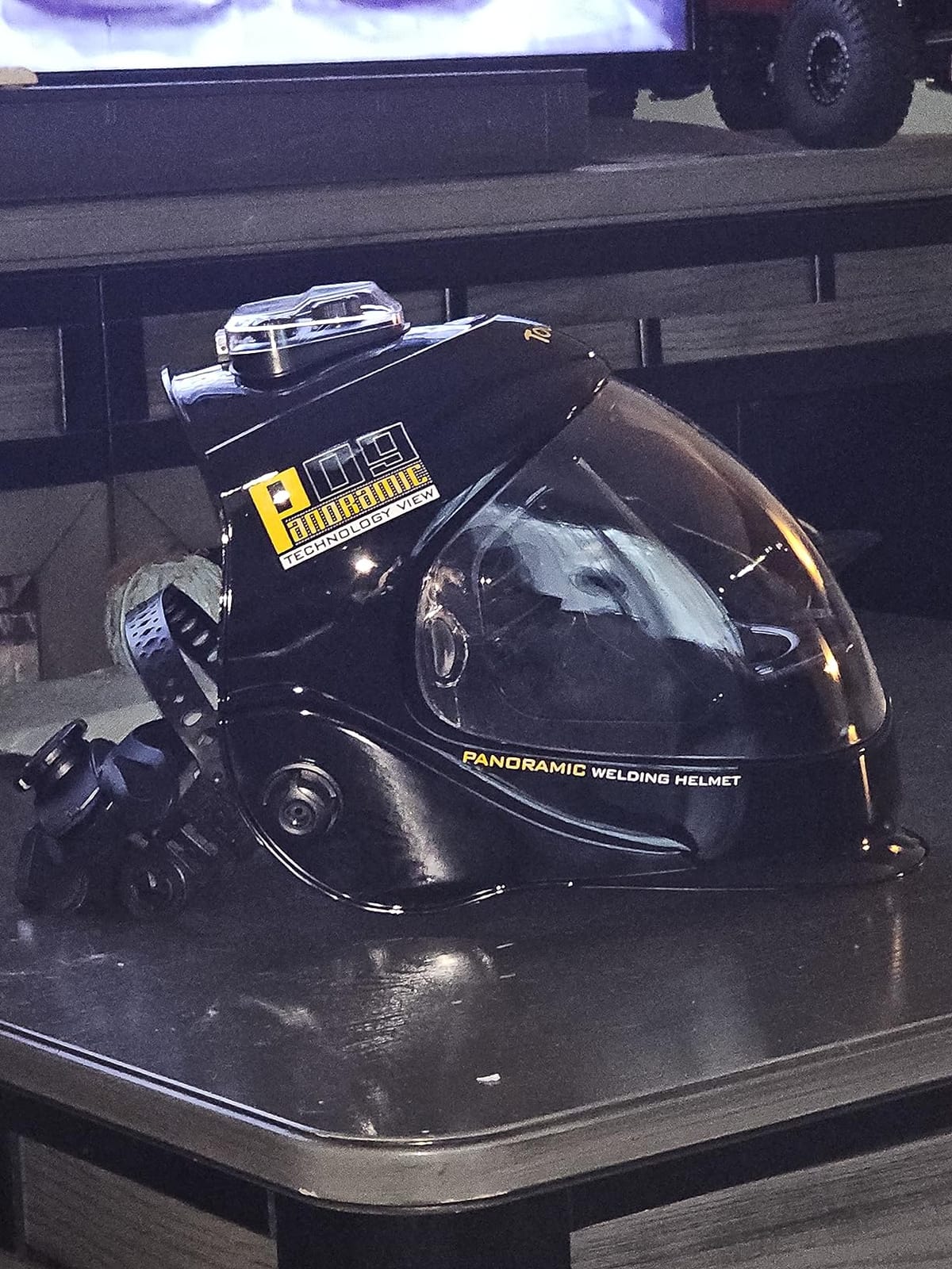 TOOLIOM True Color Auto Darkening Welding Helmet with Large View | True color 1/1/1/1 clarity, 3.94