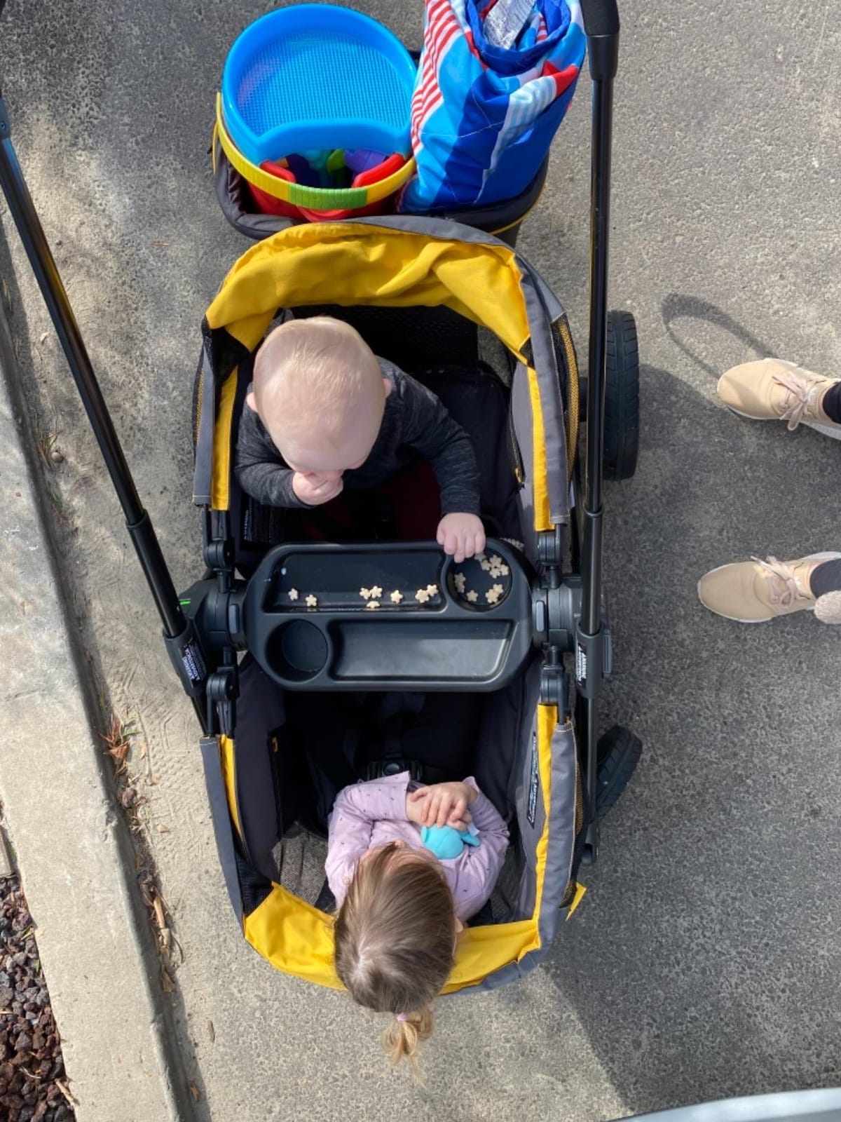 Evenflo Pivot Xplore All-Terrain Stroller Wagon (Wayfarer Black) customer photo 2