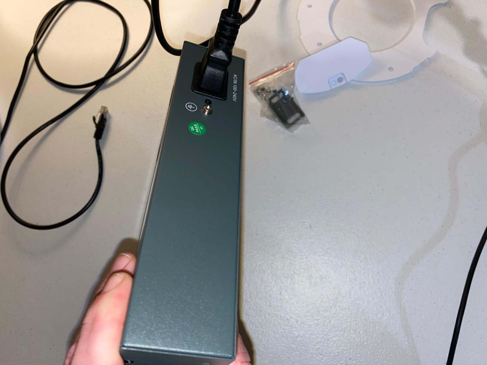 Yuanley 24 Port PoE Switch with 2 Gigabit Ethernet Uplink Port, Unmanaged 26 Port 802.3af/at 400W Power PoE+ Network Switch, Rackmount Plug and Play customer photo 2