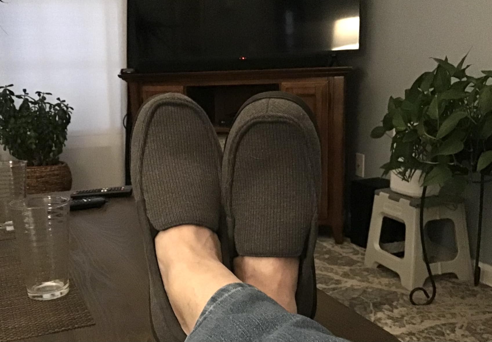 ULTRAIDEAS Men's Breathable Moc Slippers Memory Foam customer photo 1