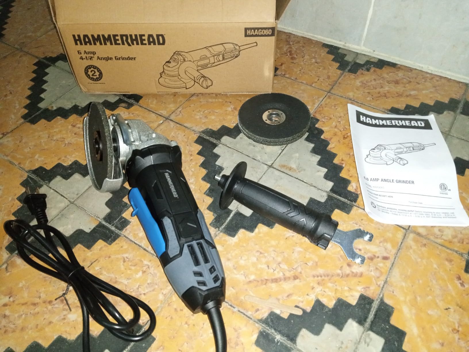 Hammerhead 6-Amp 4-1/2 Inch Angle Grinder with 3 pcs Grinding Wheel – HAAG060 customer photo 1