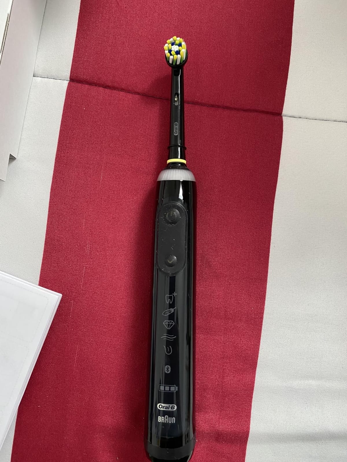 Oral-B Genius X Limited Rechargeable Electric Toothbrush with 1 Replacement Brush Head, Travel Case, White customer photo 2