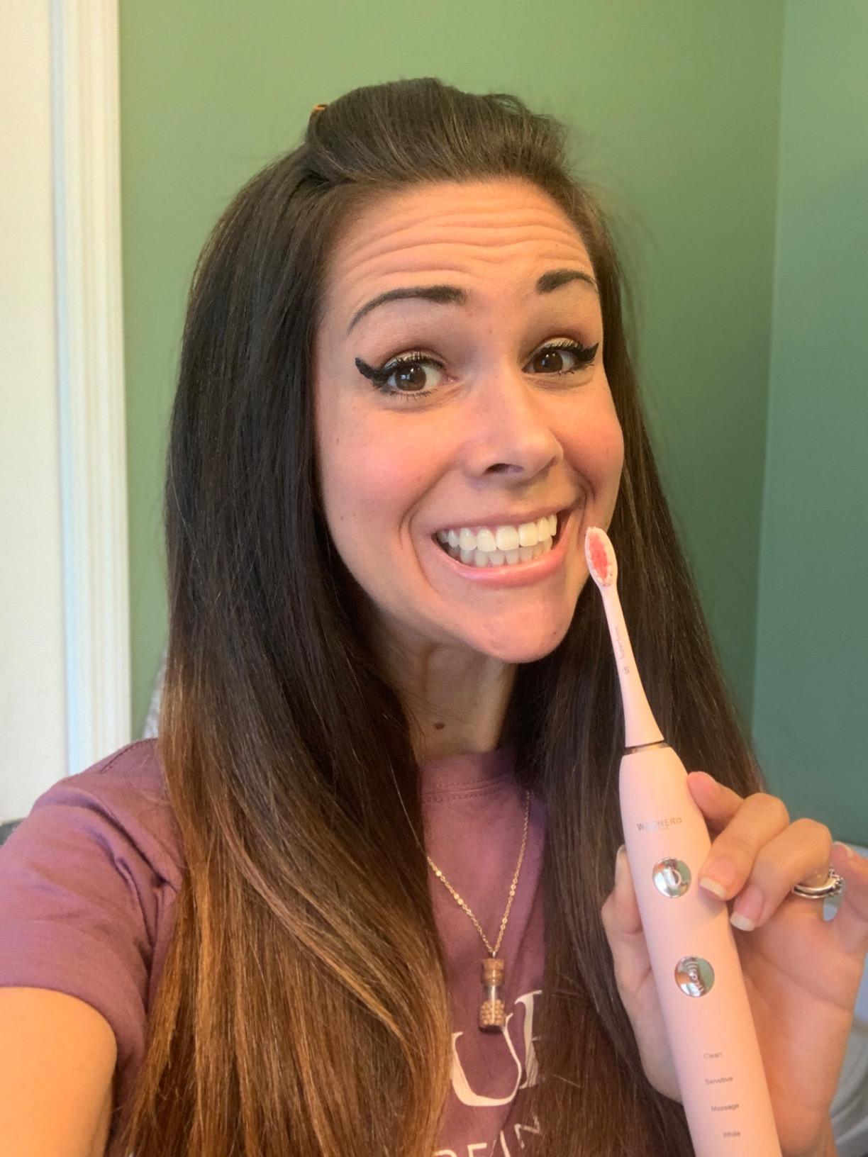 Wagner Stern WHITEN+ Electric Toothbrush, 48,000 VPM, Pressure Sensor, 5 Modes, 8 Brush Heads, Travel Case customer photo 1