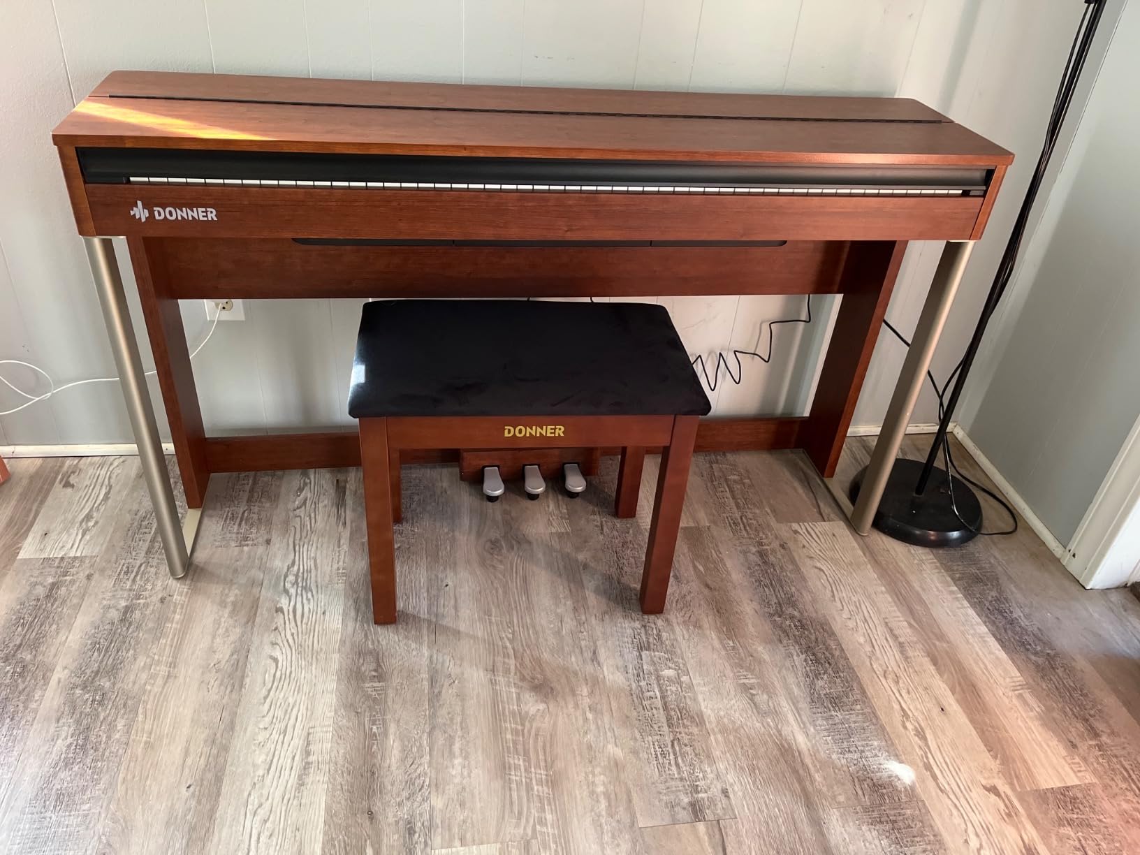 Donner Piano Bench with Storage, Solid Wood Keyboard Bench Piano Bookcase Stool Chair Seat with High-Density Sponges Pad, Black customer photo 2