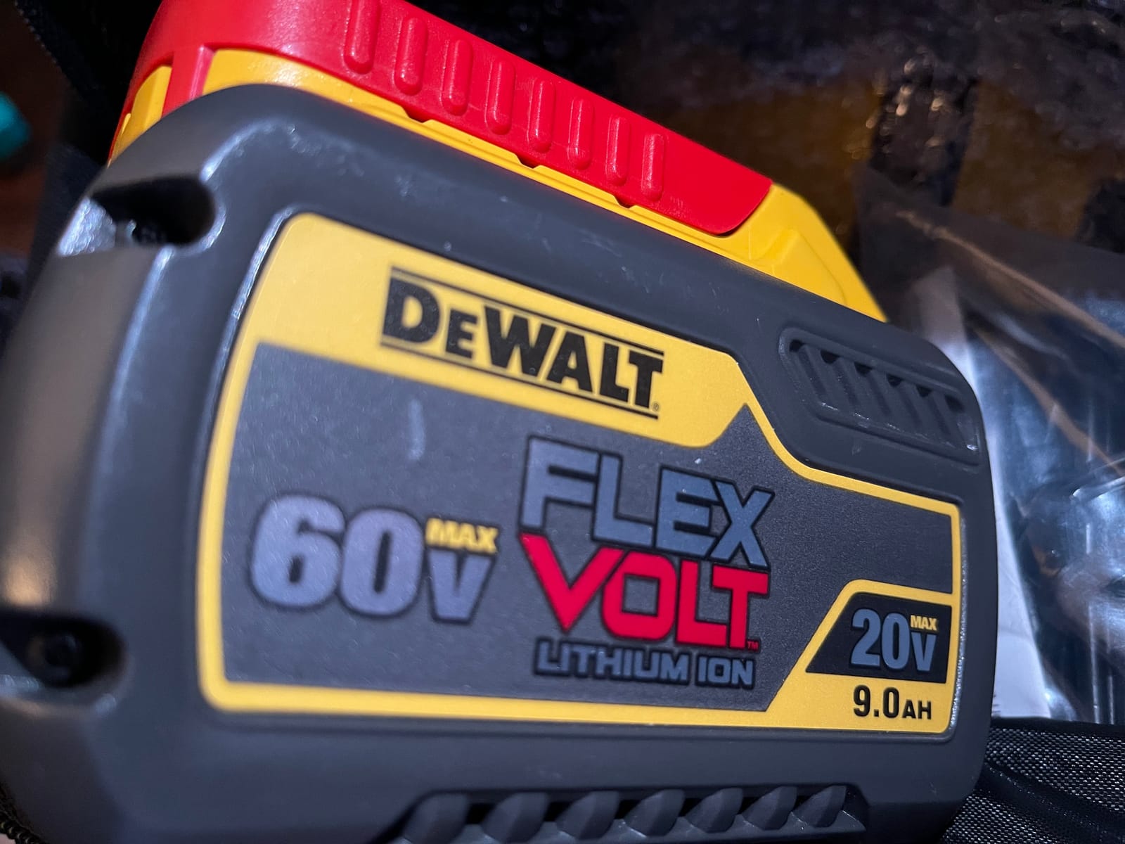 DEWALT FLEXVOLT 60V MAX* Angle Grinder with Kickback Brake Kit, 4-1/2-Inch to 6-Inch (DCG418X1) customer photo 2