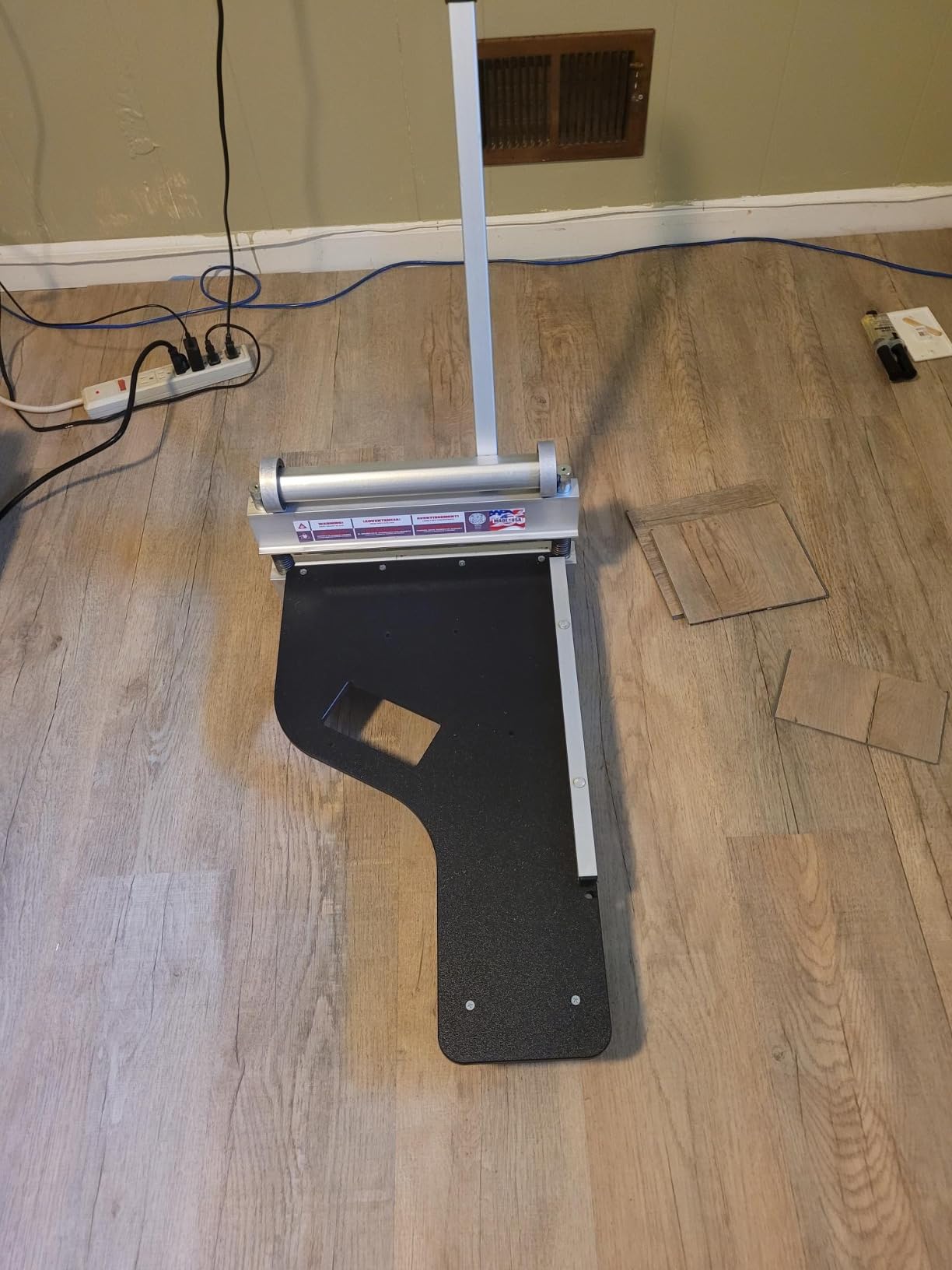 MARSHALLTOWN Ultra-Lite LVP Flooring Cutter, 13 Inch, Assembled in the USA customer photo 2