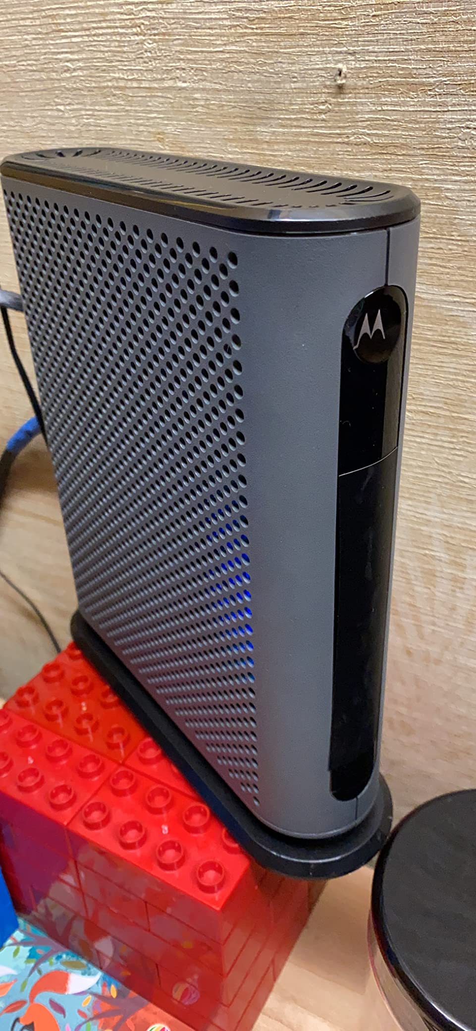 Motorola MB8611 DOCSIS 3.1 Multi-Gig Cable Modem | Pairs with Any WiFi Router | Approved for Comcast Xfinity, Cox Gigablast, Spectrum | 2.5 Gbps Port | 2500 Mbps Max Internet Speeds customer photo 1