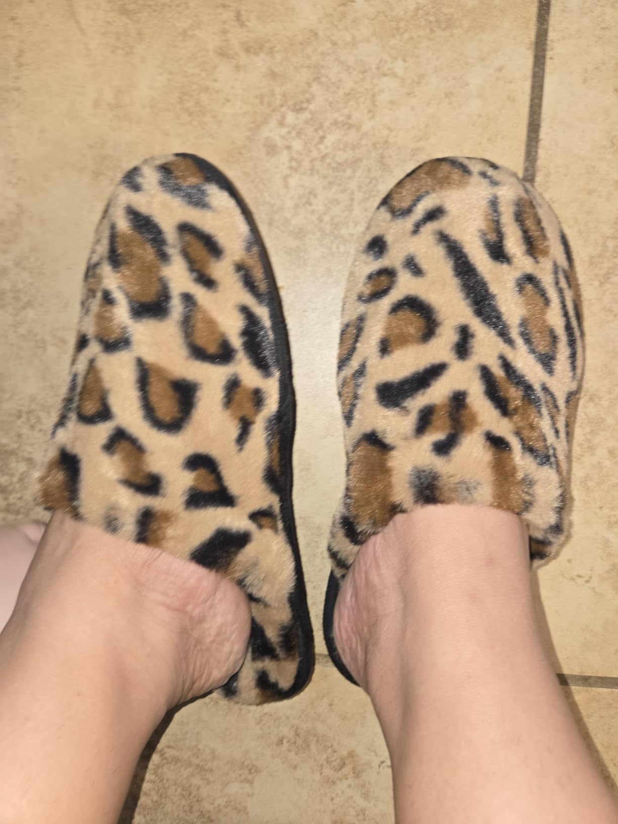 Snug Leaves Women's Fuzzy Scuff Slippers Memory Foam Non-slip House Shoes customer photo 1