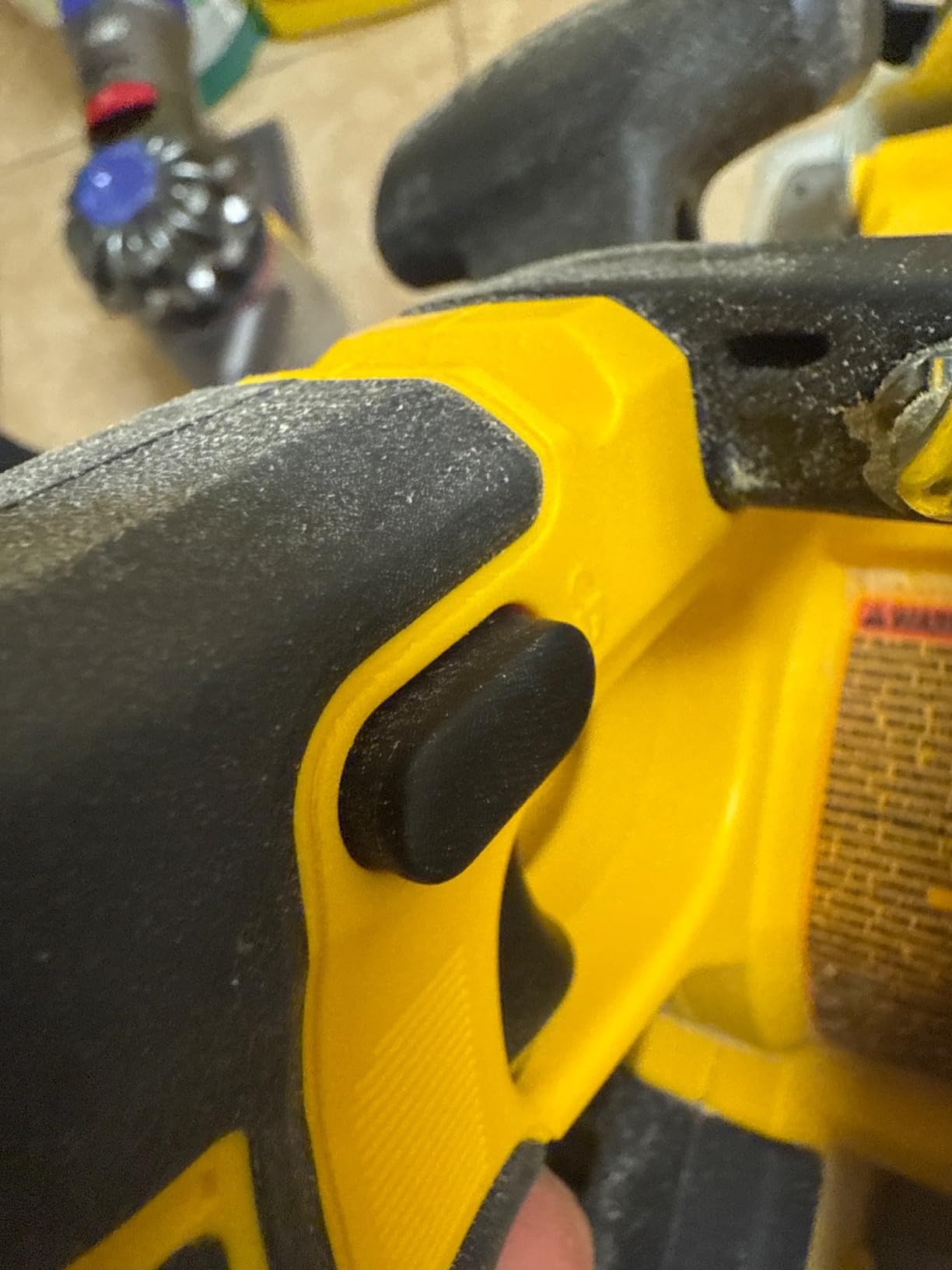 DEWALT FLEXVOLT ADVANTAGE 20V MAX* Circular Saw, 7-1/4-Inch, Cordless, Tool Only (DCS573B) customer photo 2